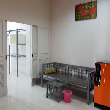 Hostel Buorana Chonburi Zewnętrze zdjęcie