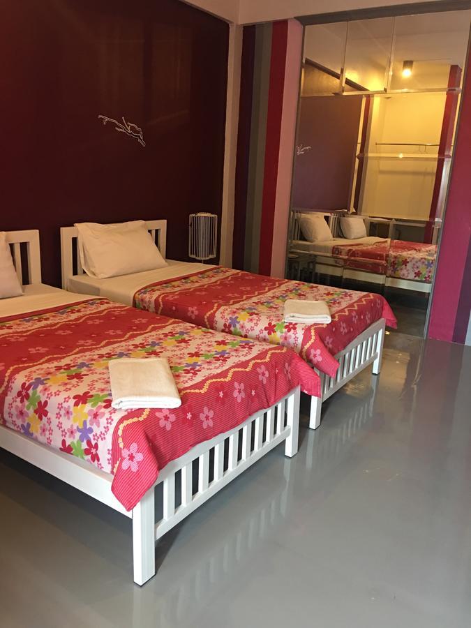Hostel Buorana Chonburi Zewnętrze zdjęcie