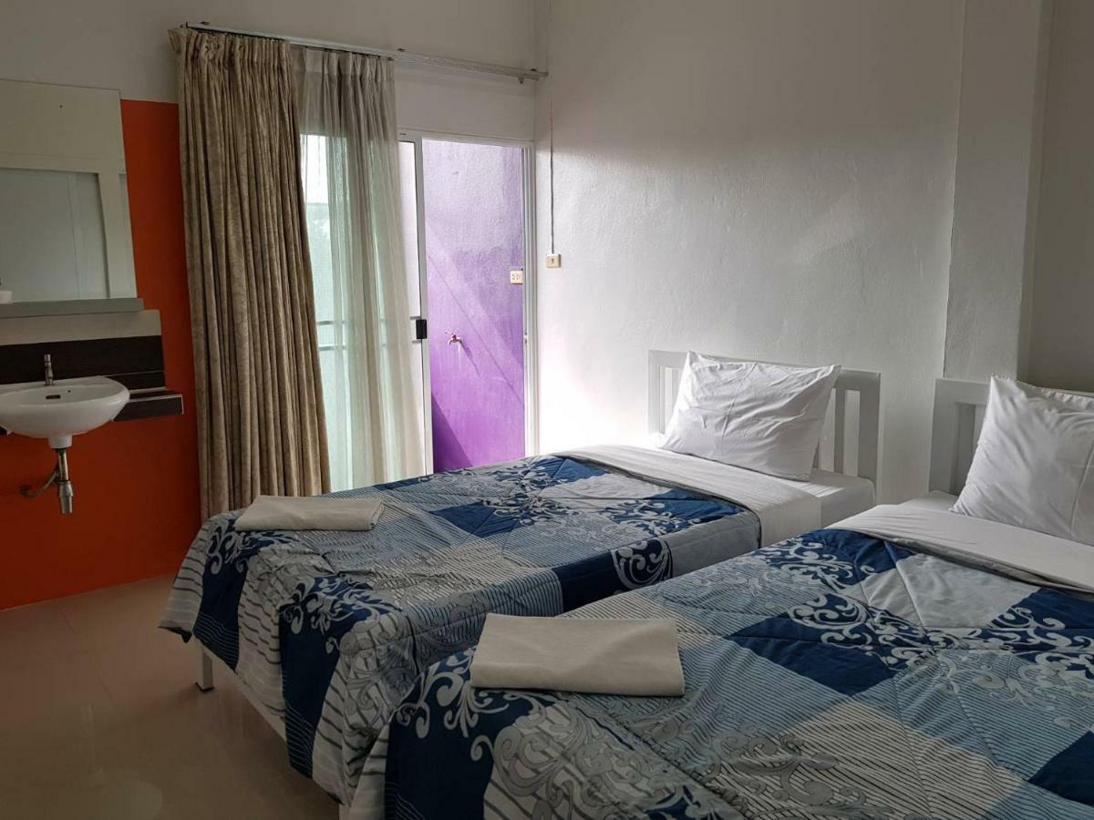 Hostel Buorana Chonburi Zewnętrze zdjęcie